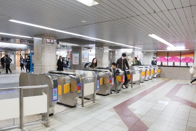 ①淀屋橋駅の北改札を出ます。